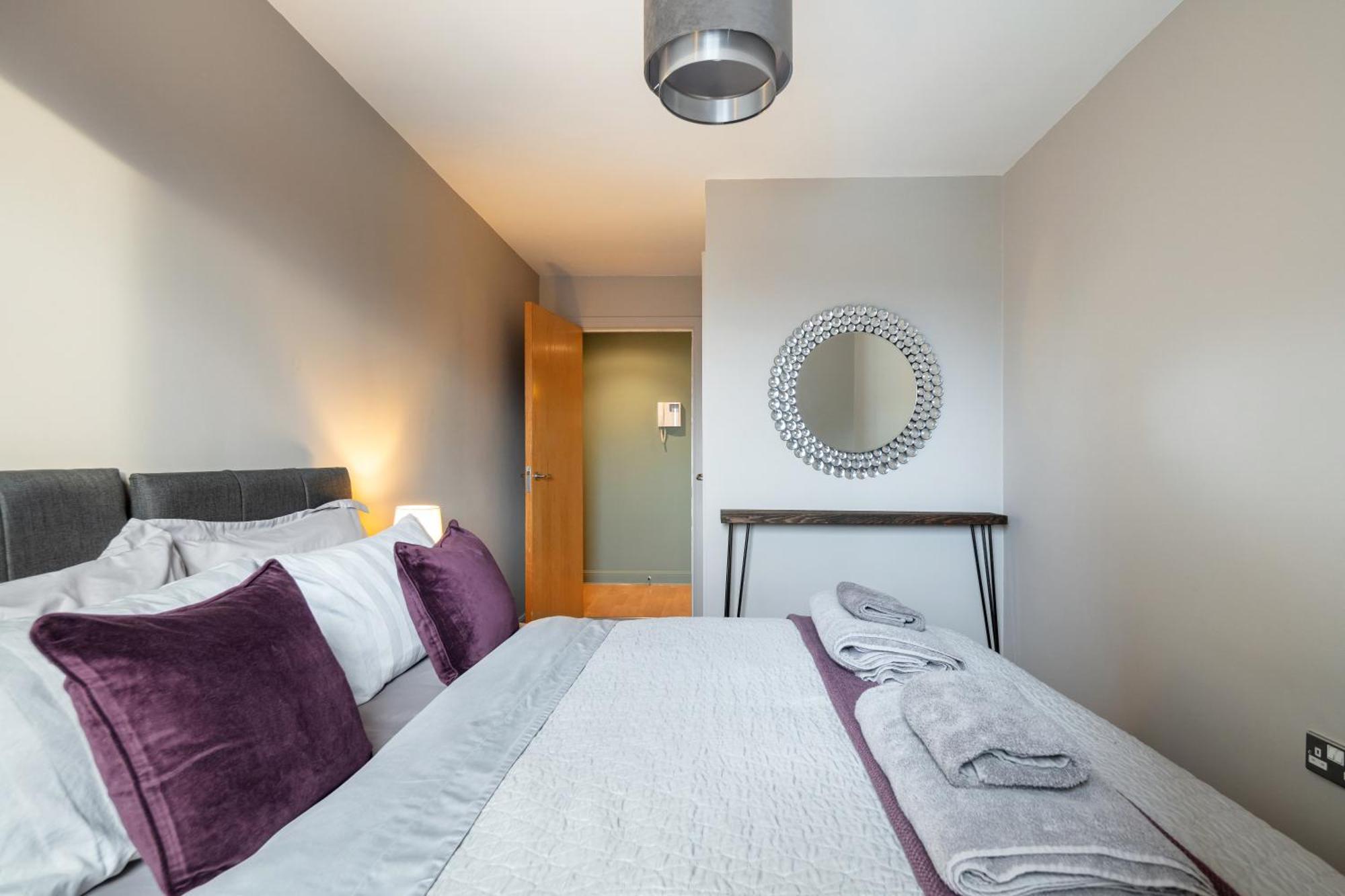 Excel, O2, Canary Wharf, London City Airport - Free Parking 外观 照片