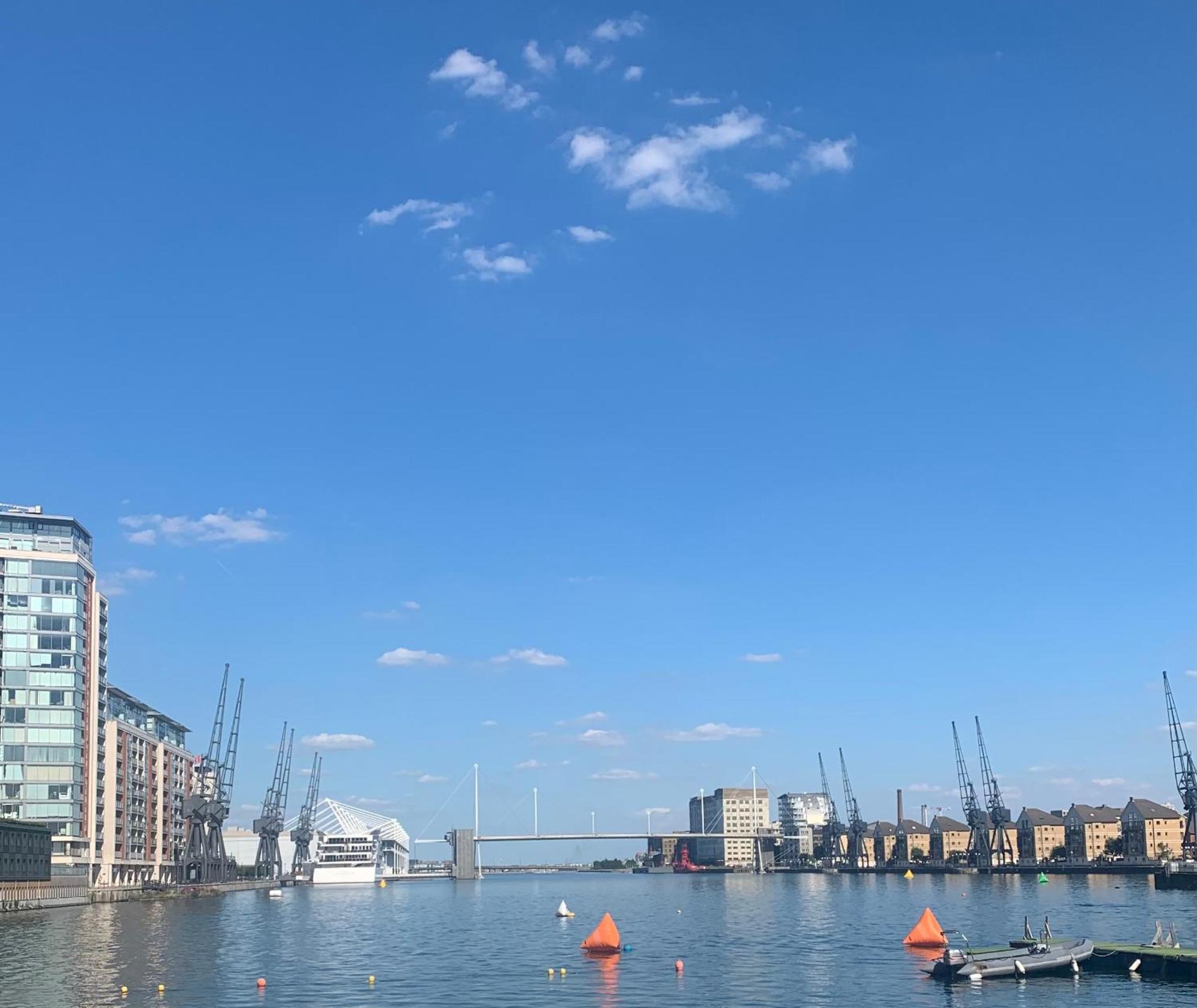Excel, O2, Canary Wharf, London City Airport - Free Parking 外观 照片
